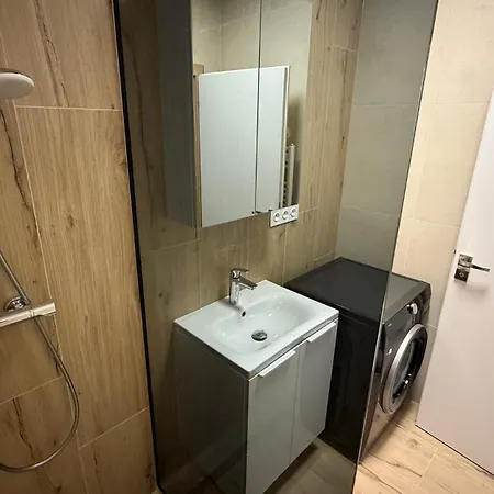 1 With Garden, Nalepkova アパート