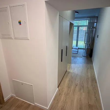 1 With Garden, Nalepkova アパート