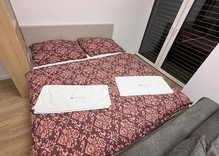 1 With Garden, Nalepkova *