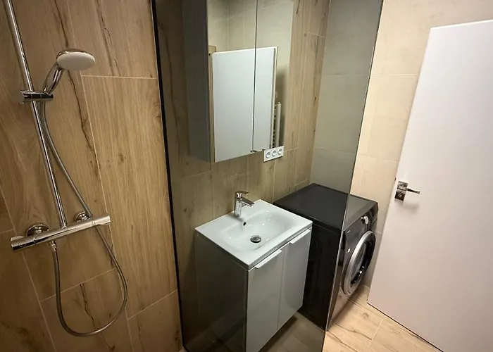 1 With Garden, Nálepková Appartamento