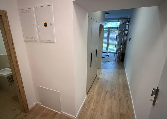 1 With Garden, Nalepkova アパート